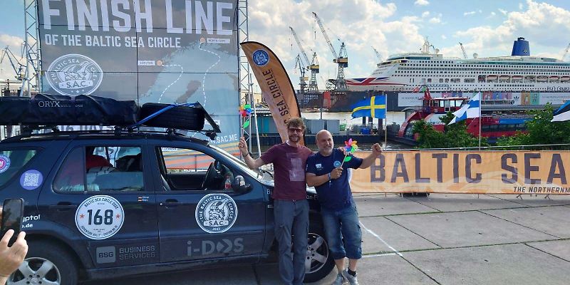 108-Marc-und-Oliver-für-HAMBURG-ZWEI-hilft-e.V.-bei-der-Baltic-Sea-Rallye.jpg