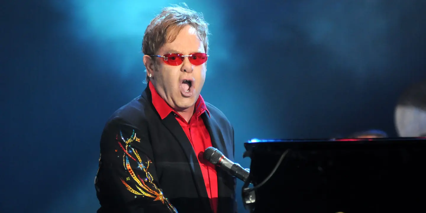 Elton John am Klavier